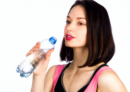 Como tomar mais água durante o dia?